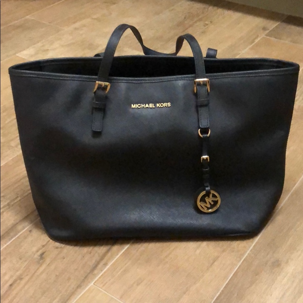 Black Michael Kors bag with shoulder strap